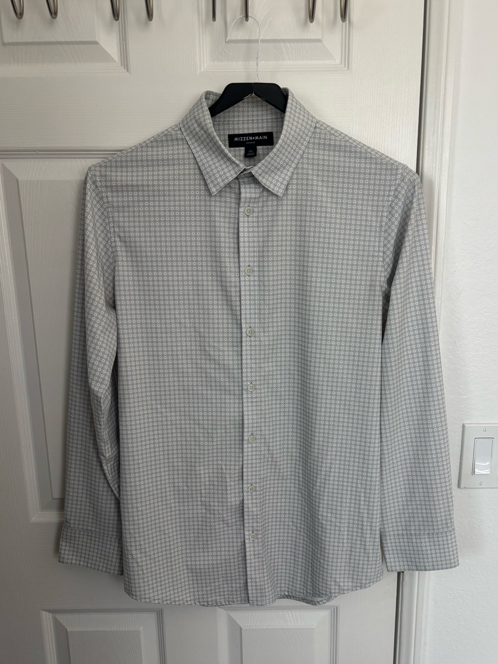 Mizzen+Main Light Gray Micro-Pattern Long Sleeve Button-Up Shirt - Trim
